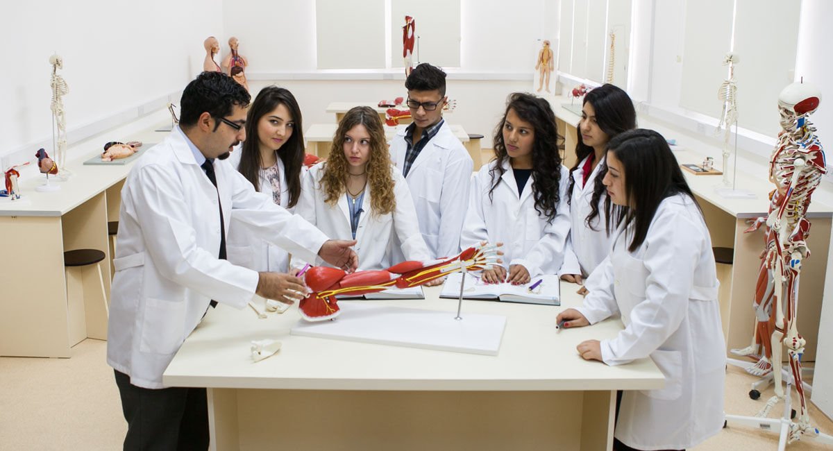 تحصیل پزشکی در دانشگاه مدیترانه شرقی